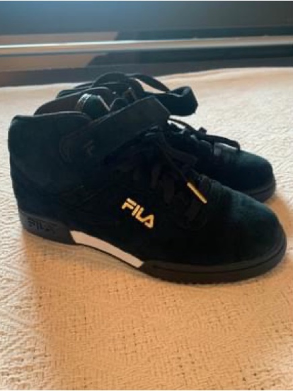 Fila Kids Black Suede High-top Sneakers Kids sz 5 Gold Running Shoes Runners